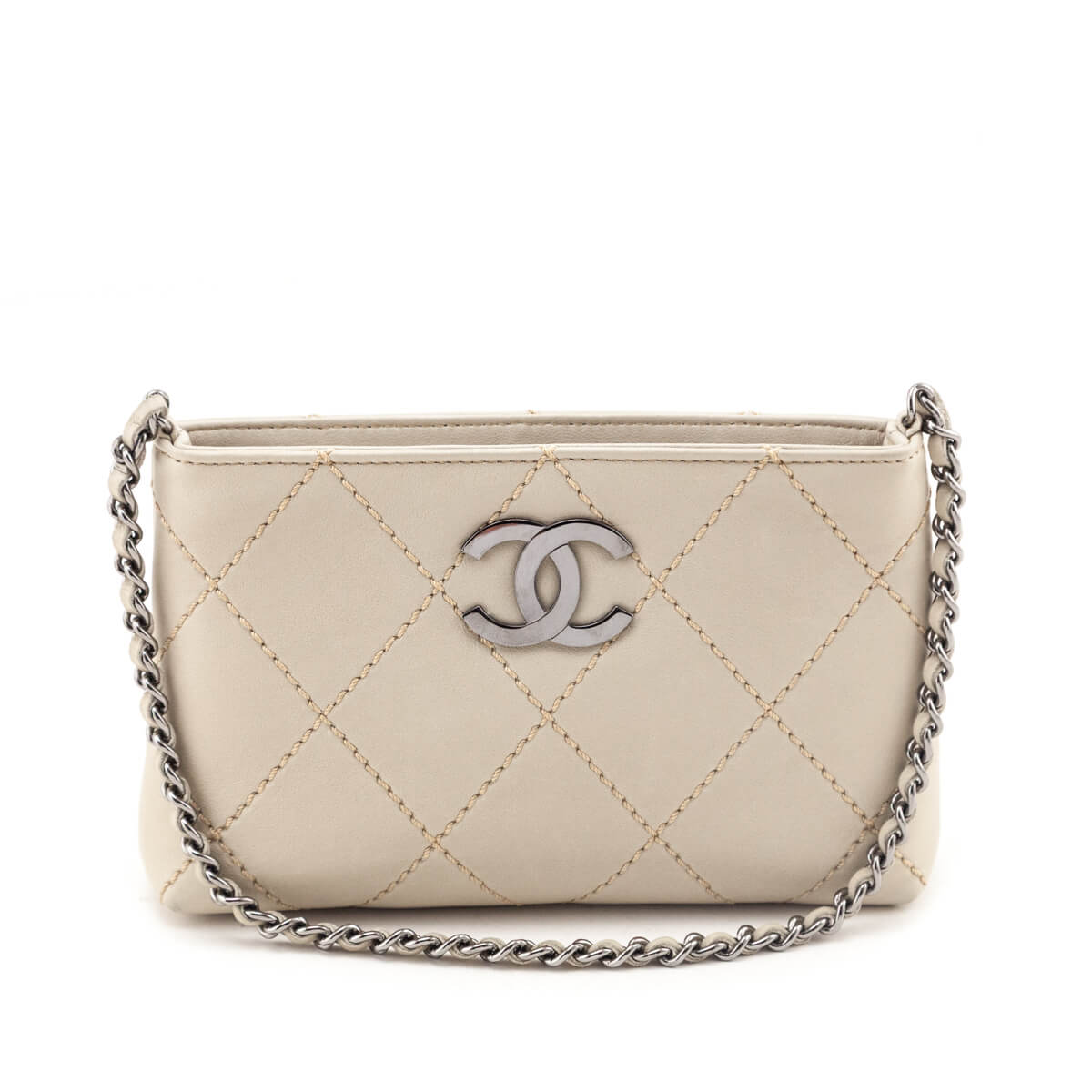 CHANEL ポーチ Chanel 23C 19 Wristlet Pouch Black Lambskin with multi-tone hardware