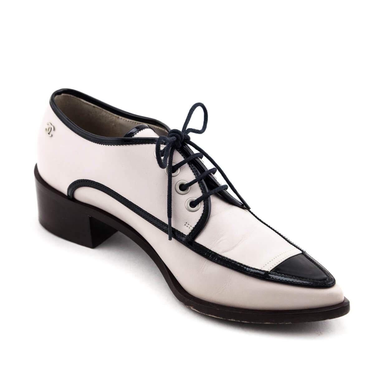 Chanel Black & White Pointed Toe Oxfords Size US 7 | EU 37 - Love that Bag etc - Preowned Authentic Designer Handbags & Preloved Fashions