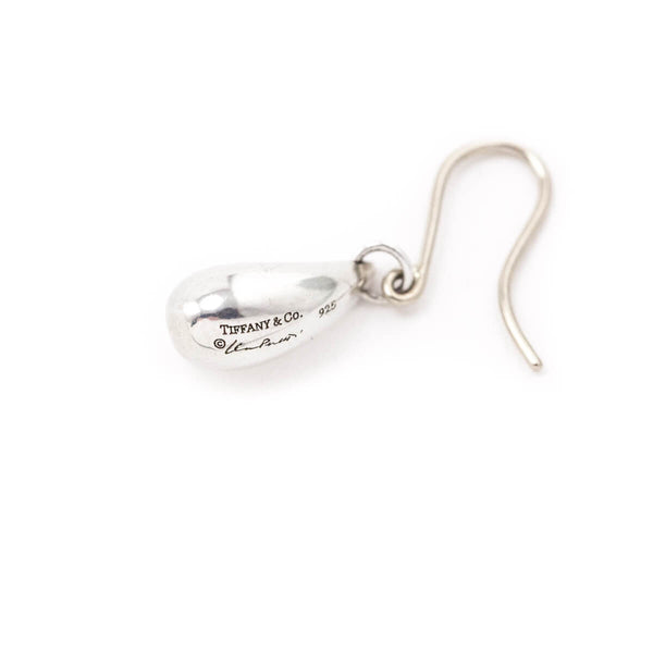 Elsa Peretti® Teardrop earrings in sterling silver.