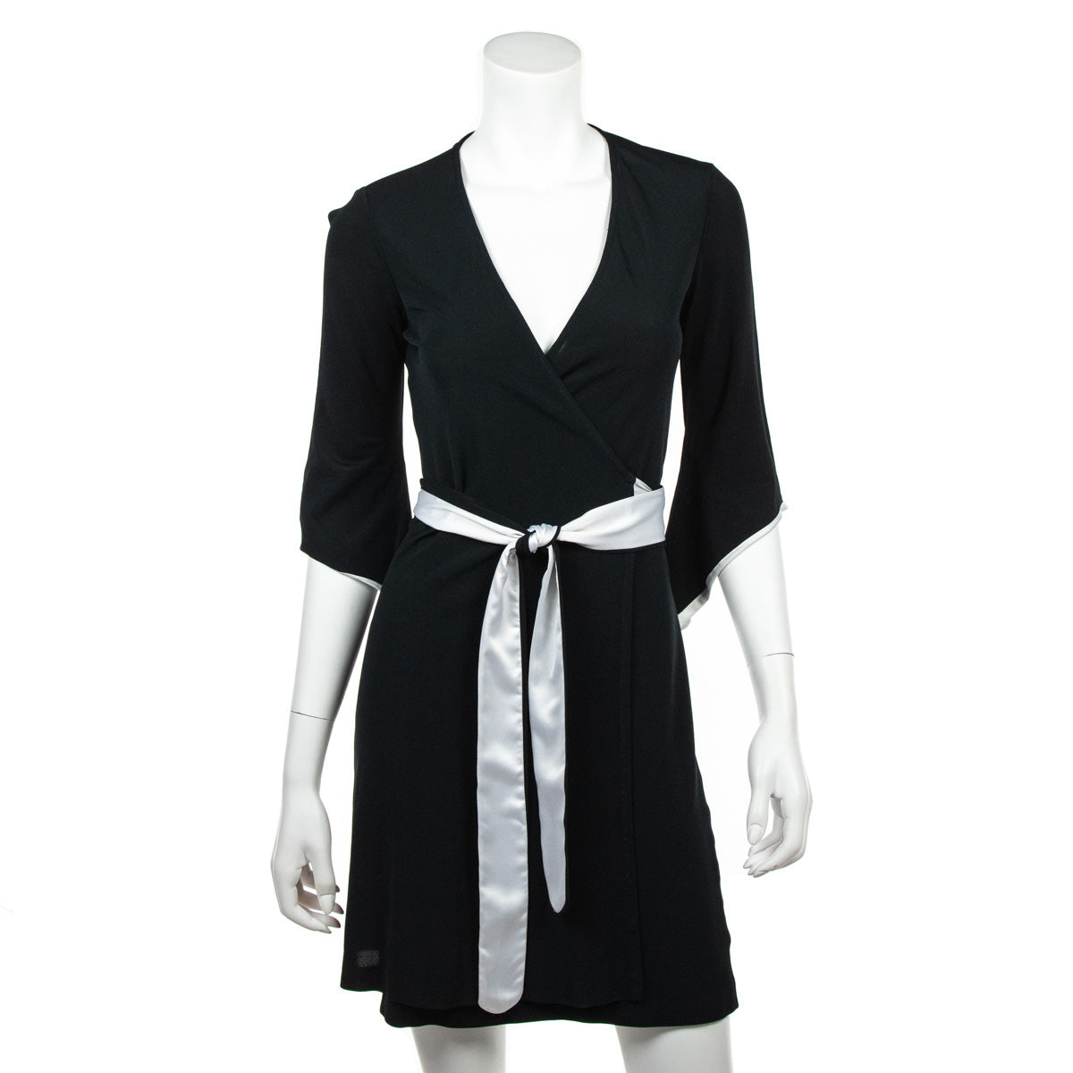 Diane von Furstenberg Black & White Jersey Wrap Dress - DVF Canada Diane von Furstenberg Black & White Jersey Wrap Dress - DVF Canada