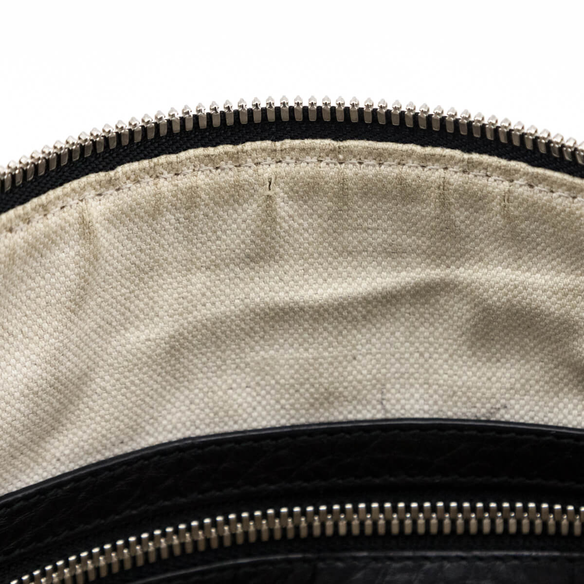 Gucci Black Pebbled Calfskin Medium Soho Messenger Bag - Love that Bag etc - Preowned Authentic Designer Handbags & Preloved Fashions