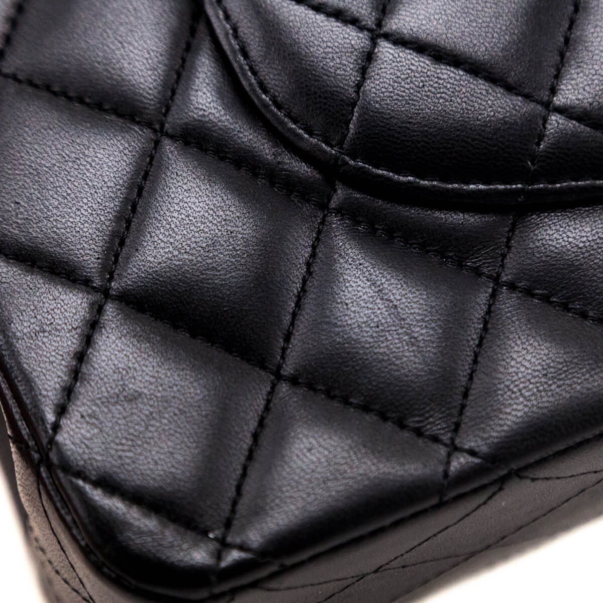 Chanel Black Lambskin Quilted Classic Medium Double Flap