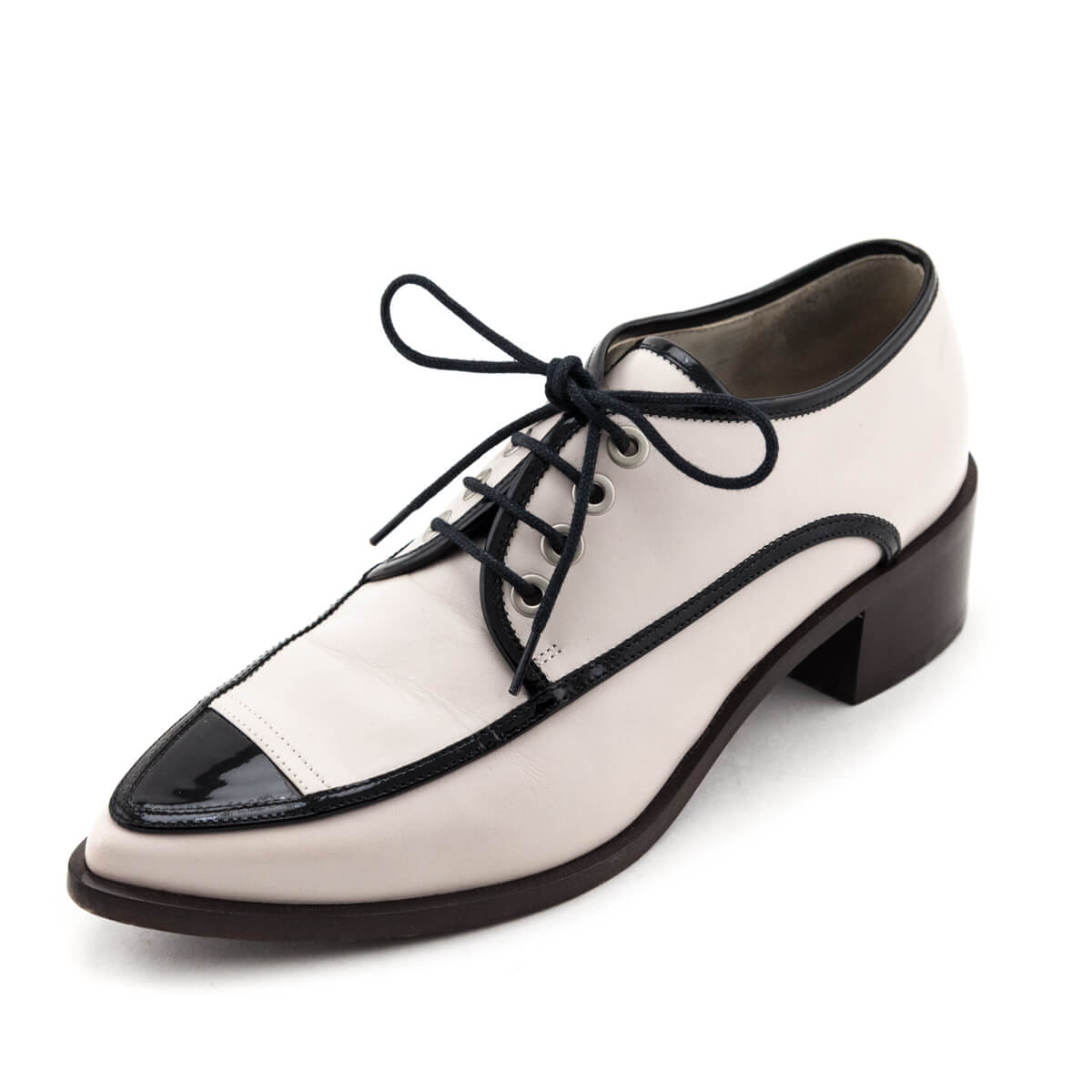 Chanel Black & White Pointed Toe Oxfords Size US 7 | EU 37 - Love that Bag etc - Preowned Authentic Designer Handbags & Preloved Fashions