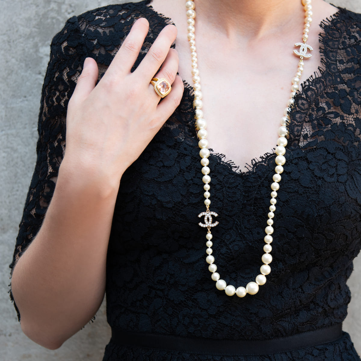 Faux Pearl Chanel Short Pearl Necklace CHANEL CC Crystal