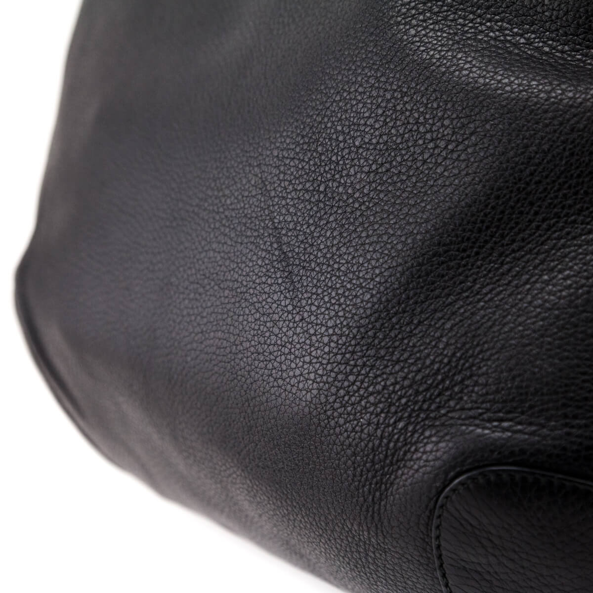 Gucci Black Pebbled Calfskin Soho Chain Hobo - Love that Bag etc - Preowned Authentic Designer Handbags & Preloved Fashions