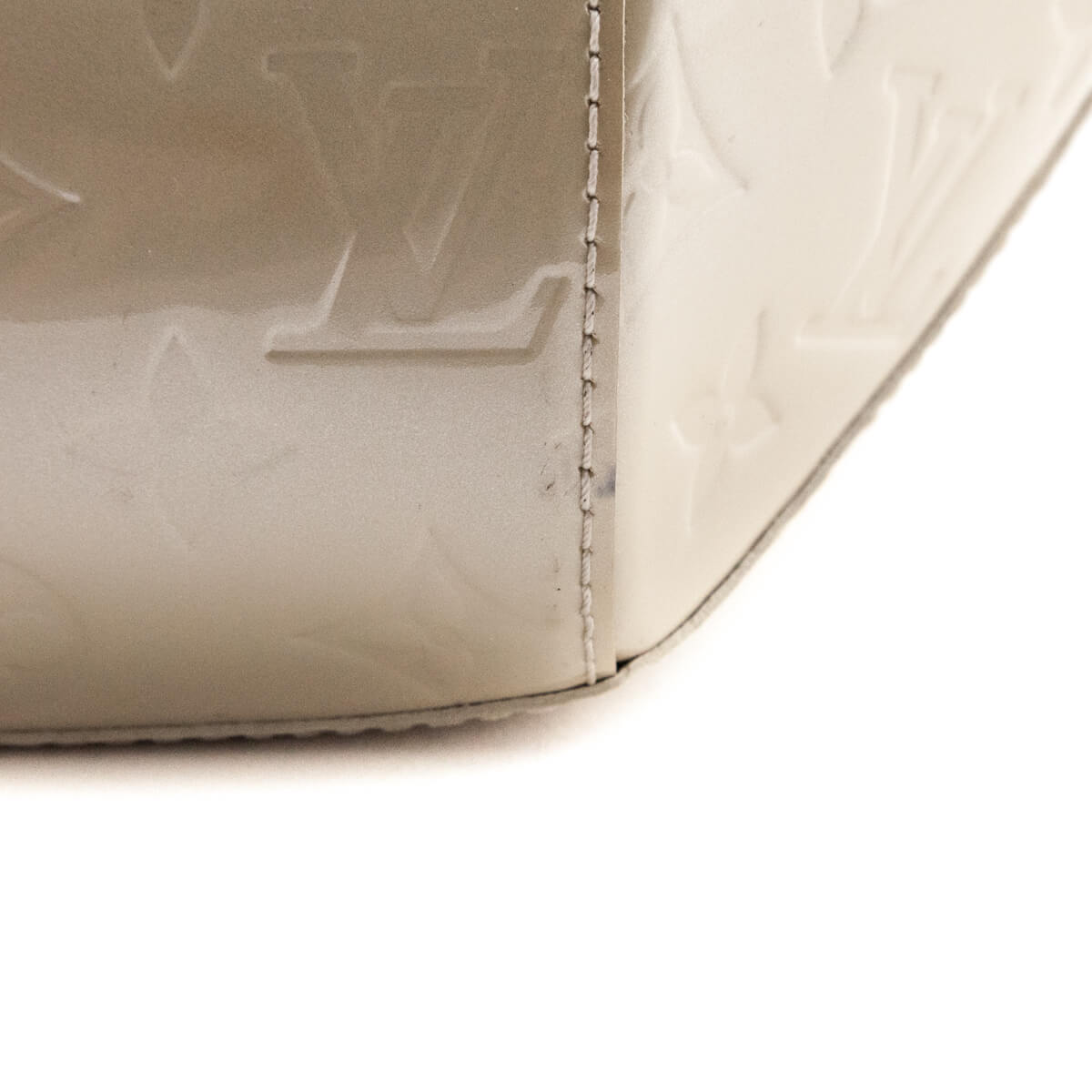 Louis Vuitton Blanc Corail Monogram Vernis Sherwood PM Bag at 1stDibs