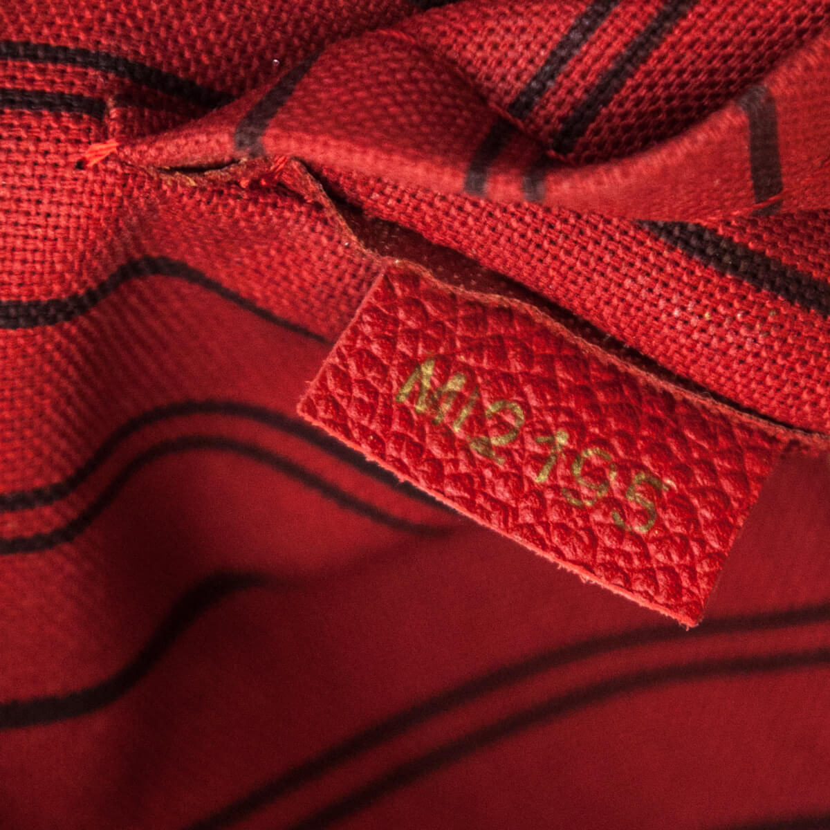 Red Louis Vuitton Empreinte Montaigne MM Bag, Sac à main Louis Vuitton  Steamer Bag petit modèle en cuir vert-kaki beige et noir