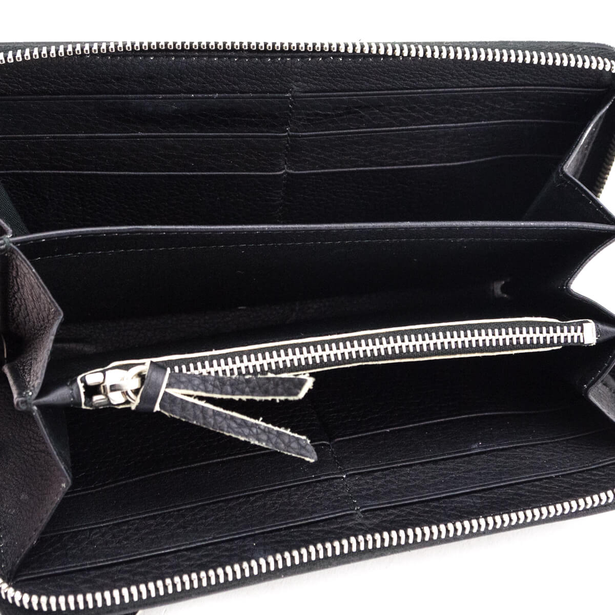 Zipped wallet - Shiny grained calfskin, enamel & gold-tone metal, white —  Fashion