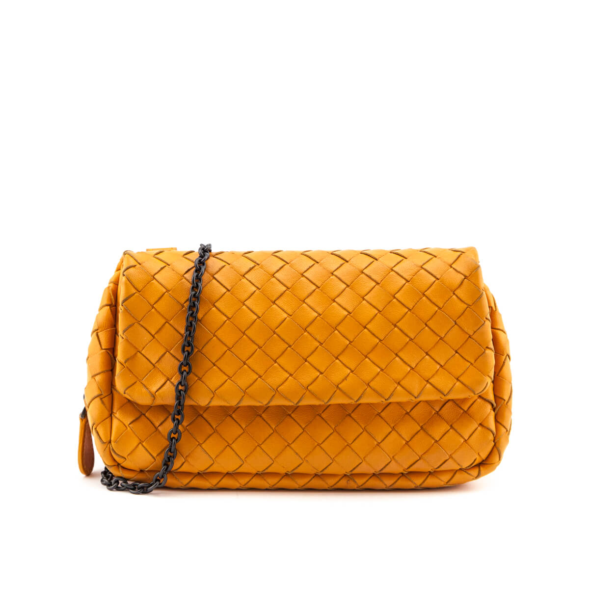 Bottega Veneta Clutch with a chain  Bottega veneta clutch, Trending handbag,  Designer clutch bags