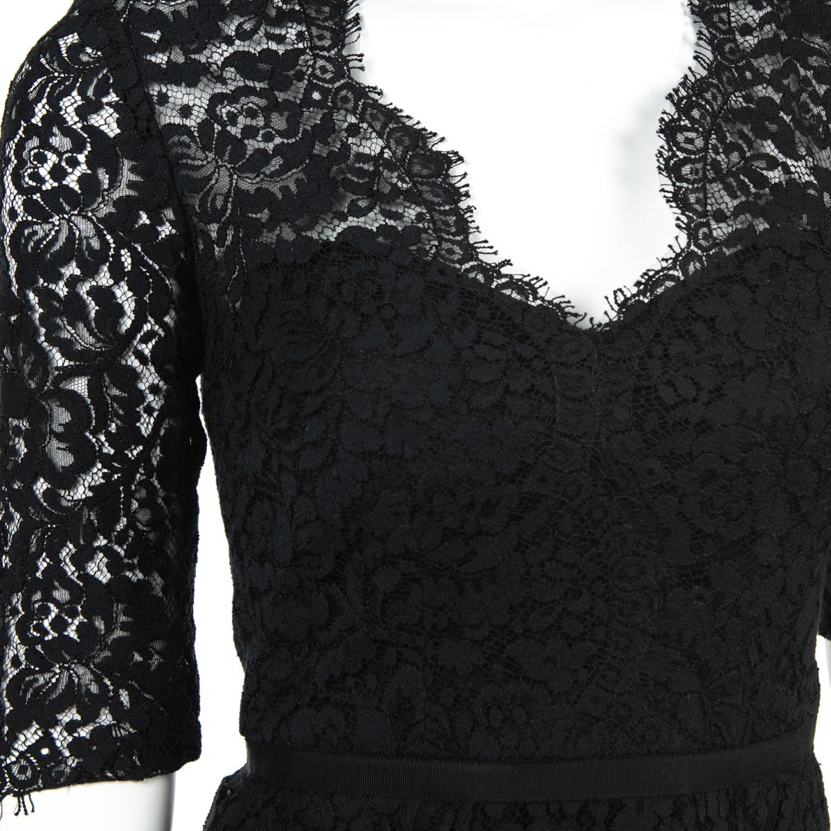 Carolina Herrera Black Lace V-Neck Dress Size XXS | US 2 - Love that Bag etc - Preowned Authentic Designer Handbags & Preloved Fashions