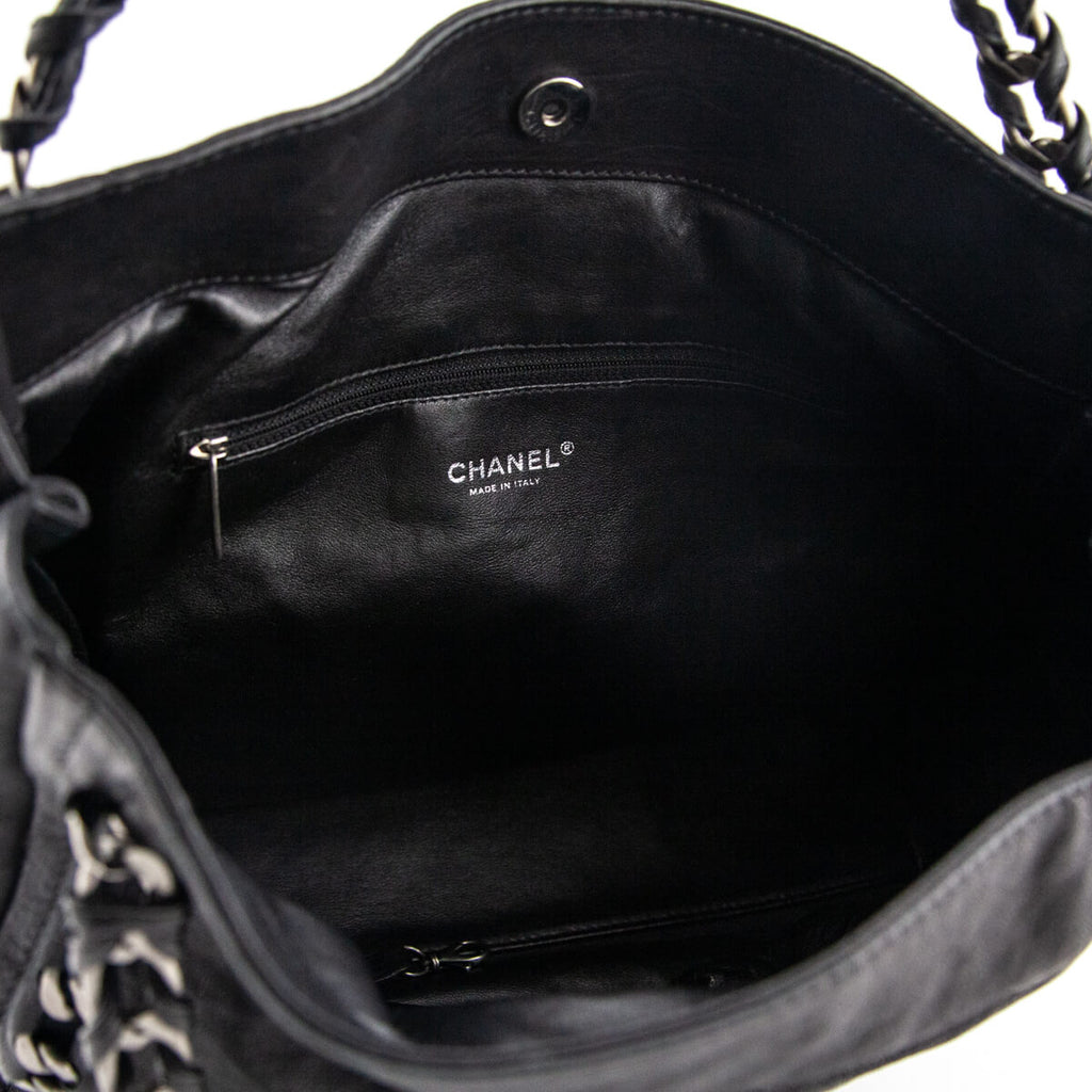 Chanel Black Glazed Caviar Modern Chain Tote - Shop Chanel Handbags CA