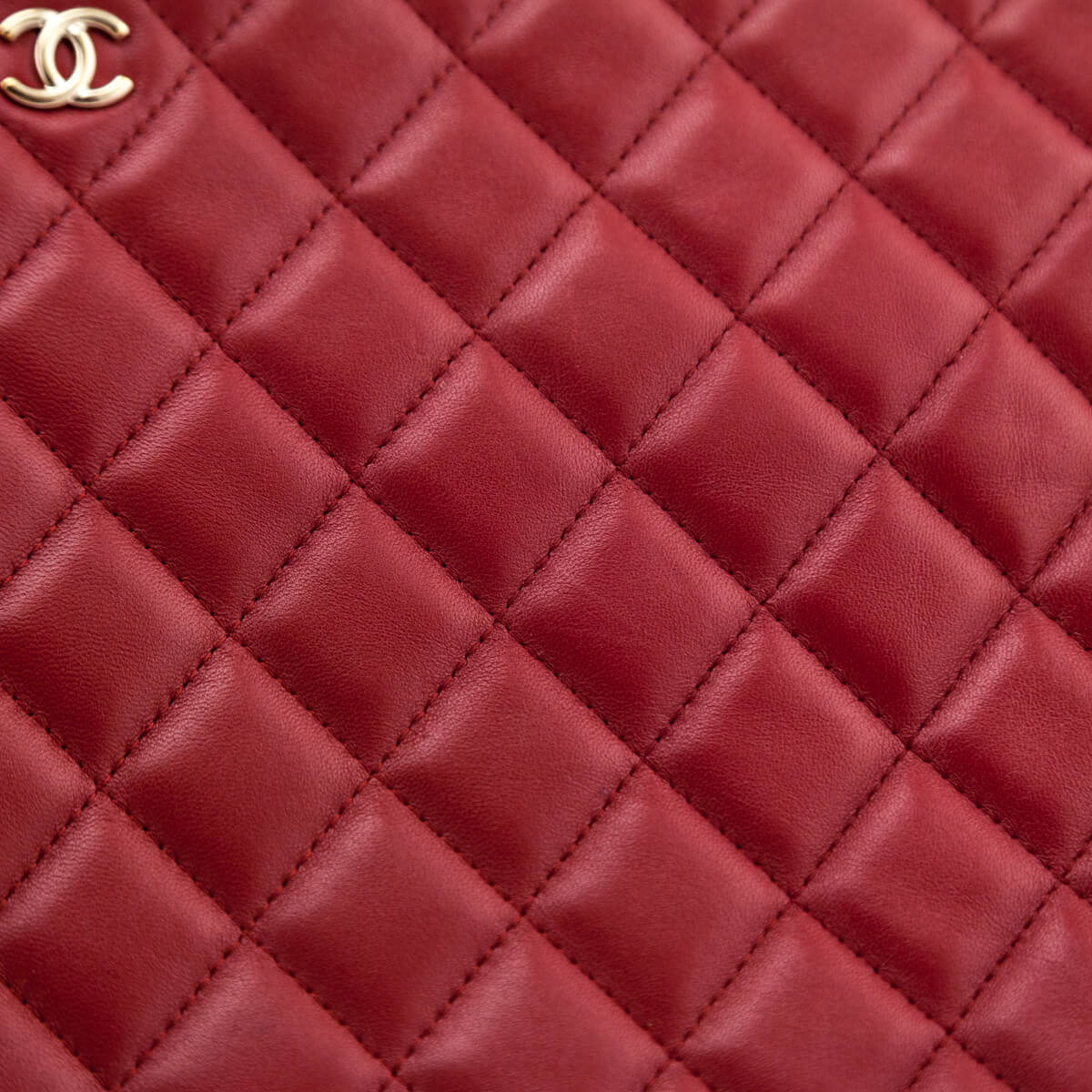 Timeless CHANEL CLASSIC POUCH IN RED QUILTED LEATHER LEATHER POUCH  ref.321287 - Joli Closet