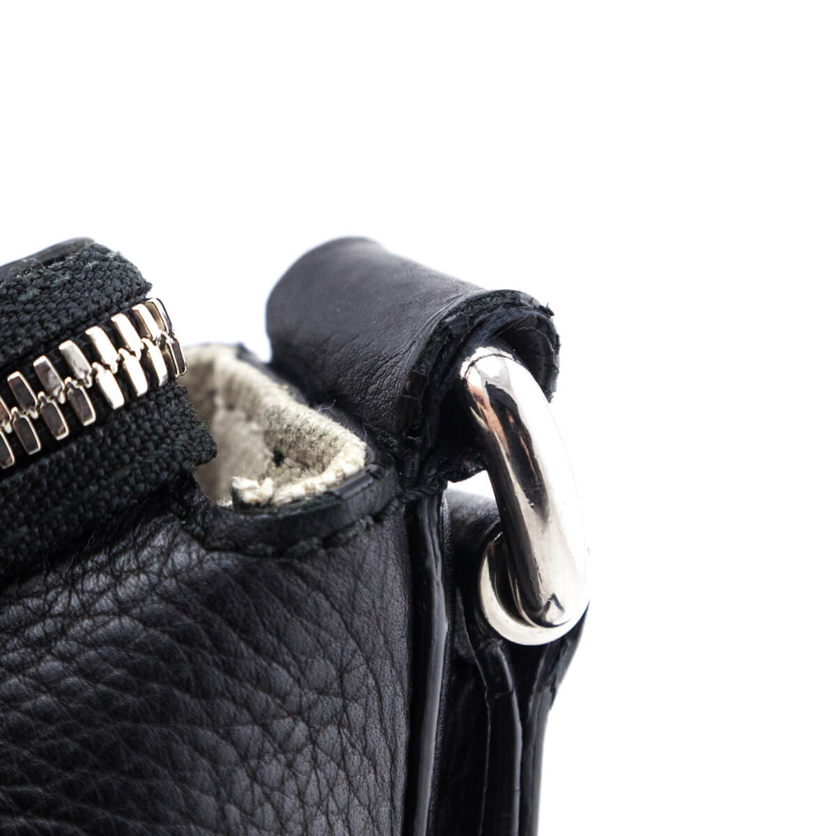 Gucci Black Pebbled Calfskin Medium Soho Messenger Bag - Love that Bag etc - Preowned Authentic Designer Handbags & Preloved Fashions