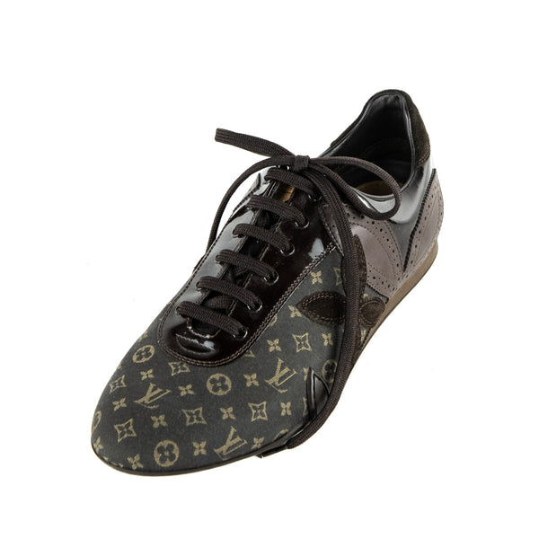 Louis Vuitton White/Brown Monogram Canvas and Leather Studded Frontrow  Sneakers Size 38