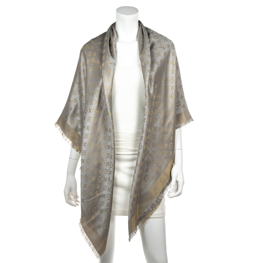 Louis Vuitton Shawl Monogram Shine Greige Silk ref.371486 - Joli Closet