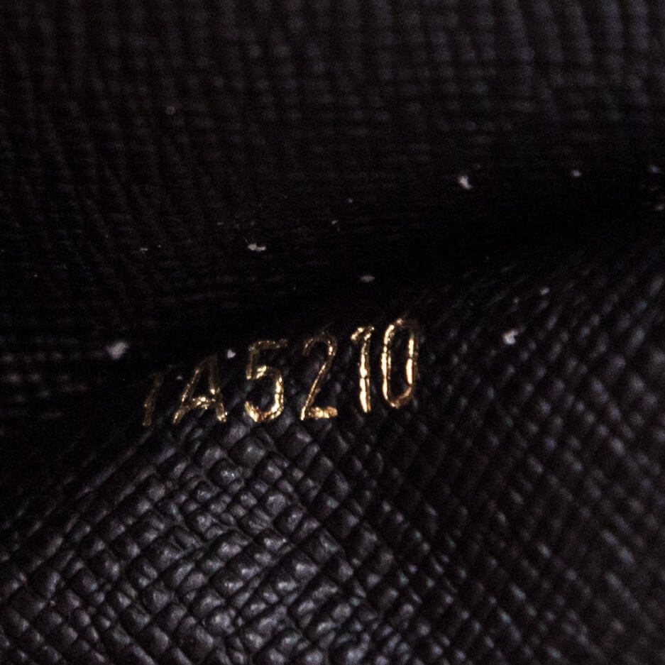 Louis Vuitton Pochette Khaki Cloth ref.964328 - Joli Closet