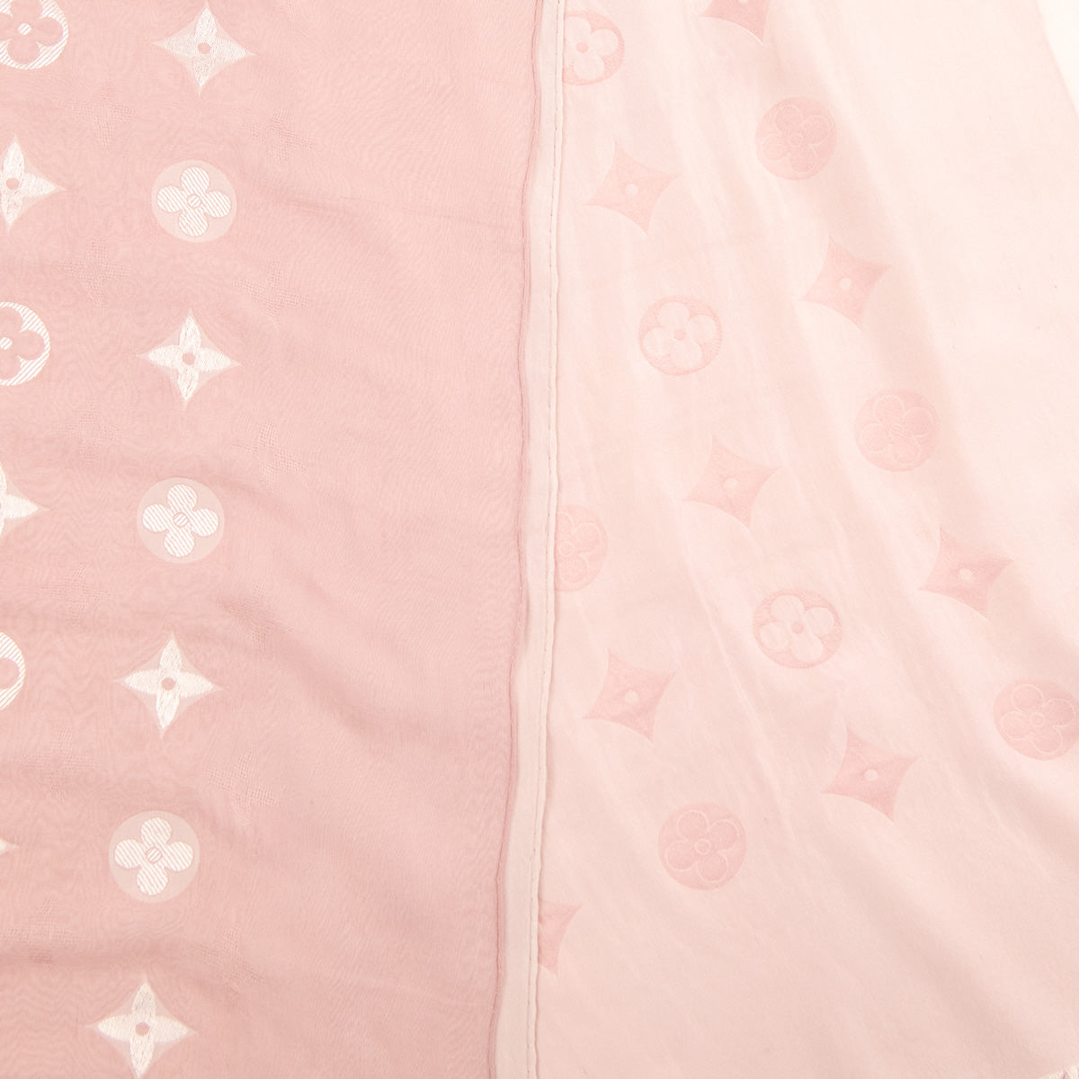 Châle monogram silk scarf Louis Vuitton Pink in Silk - 31660090