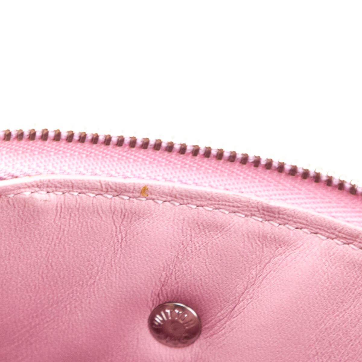 LOUIS VUITTON Monogram Vernis Lexington Marshmallow Pink Pouchette Bag –  LuxuryPromise