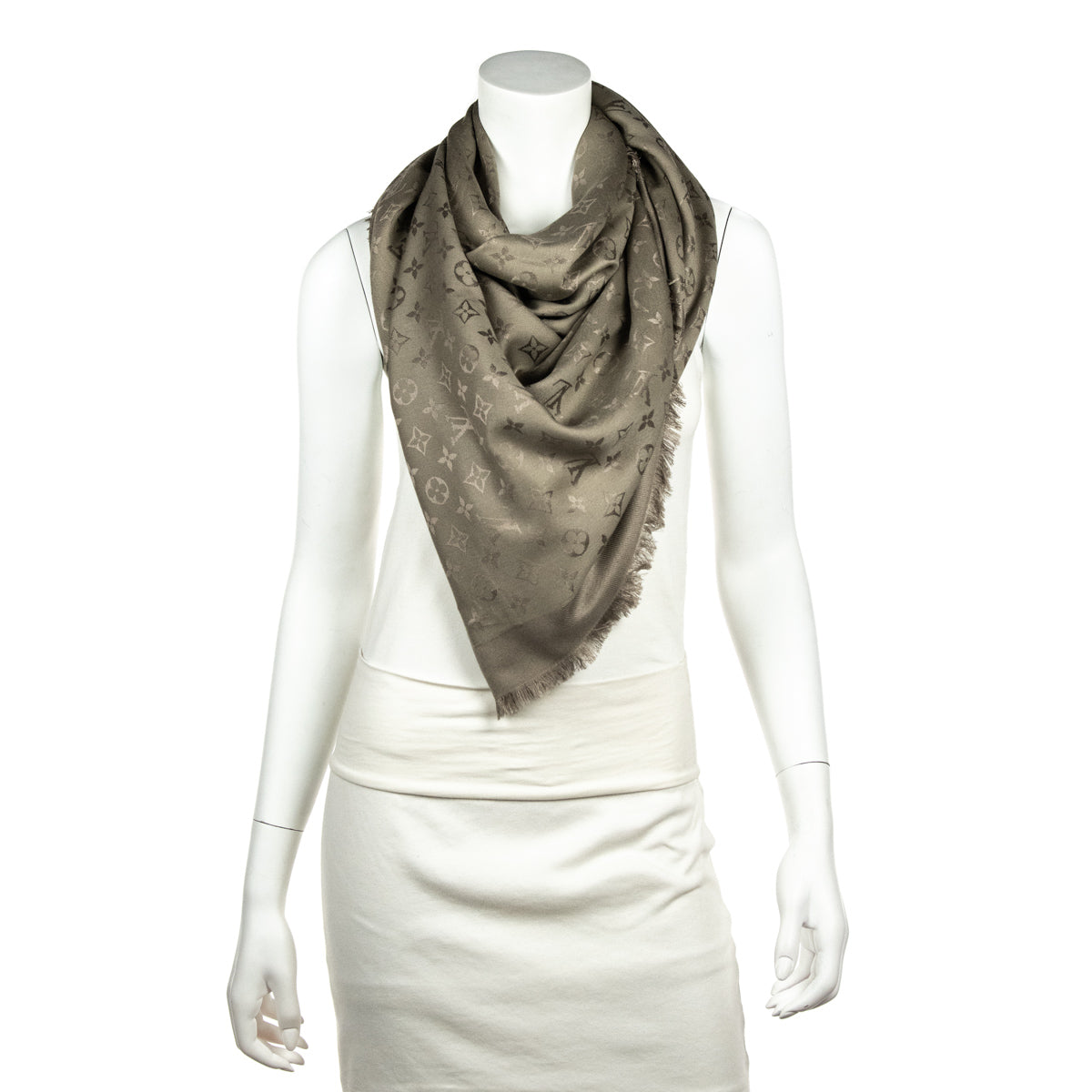 beige louis vuitton scarf outfit